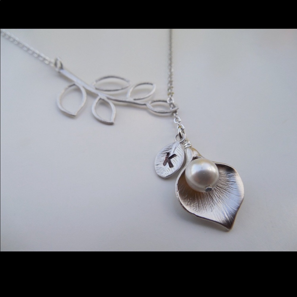 Elegant Leaf Necklace